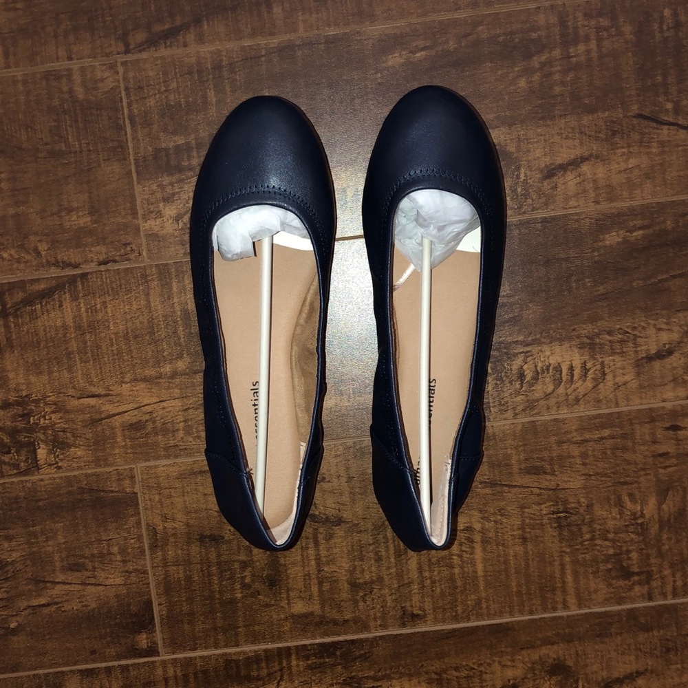 3/15 Amazon essentials flats size 9 NWT
